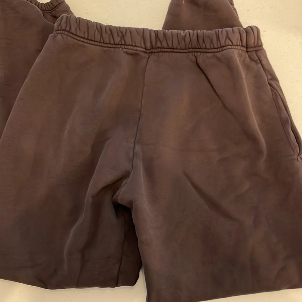 Sold on Depop - SET ACTIVE Unisex Sweatpants - ESPRESSO
L / Espresso - Picture 7 of 7